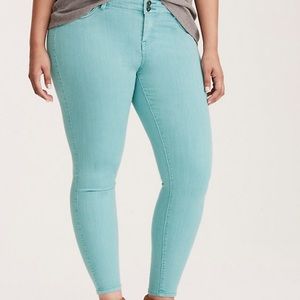 Torrid Jeggings In Pool Blue Wash